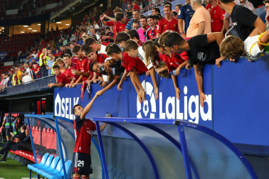 Fotos del reencuentro de la afición de Osasuna con su equipo y El Sadar./