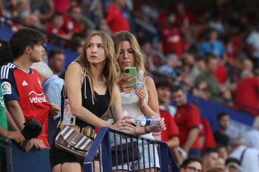 Fotos del reencuentro de la afición de Osasuna con su equipo y El Sadar./