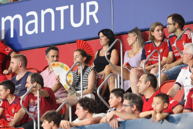 Fotos del reencuentro de la afición de Osasuna con su equipo y El Sadar./