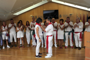 Homenajes y ambiente en el cohete de inicio de las fiestas 2022 en Tafalla
