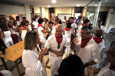 Homenajes y ambiente en el cohete de inicio de las fiestas 2022 en Tafalla