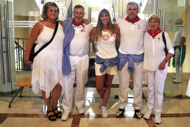 Homenajes y ambiente en el cohete de inicio de las fiestas 2022 en Tafalla
