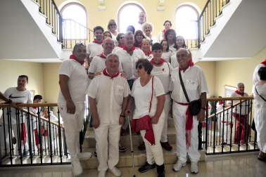 Homenajes y ambiente en el cohete de inicio de las fiestas 2022 en Tafalla