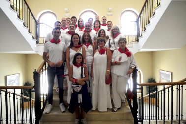 Homenajes y ambiente en el cohete de inicio de las fiestas 2022 en Tafalla