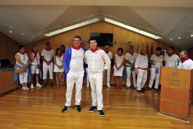 Homenajes y ambiente en el cohete de inicio de las fiestas 2022 en Tafalla