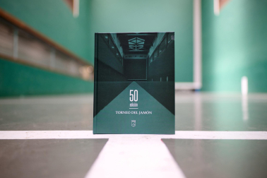 Con motivo de la 50 edición del Torneo del Jamón, el Club ha editado un libro conmemorativo.