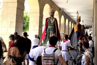 Fotos de la despedida de los gigantes en Tafalla./