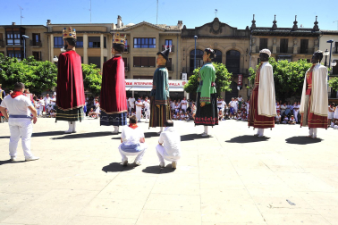 Fotos de la despedida de los gigantes en Tafalla./