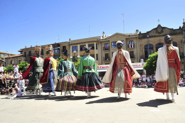 Fotos de la despedida de los gigantes en Tafalla./
