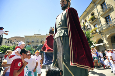 Fotos de la despedida de los gigantes en Tafalla./