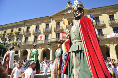 Fotos de la despedida de los gigantes en Tafalla./
