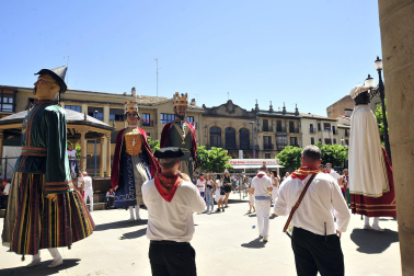 Fotos de la despedida de los gigantes en Tafalla./
