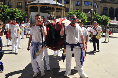 Fotos de la despedida de los gigantes en Tafalla./
