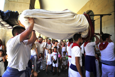 Fotos de la despedida de los gigantes en Tafalla./