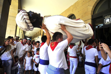 Fotos de la despedida de los gigantes en Tafalla./