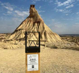 Castildetierra es el lugar más fotografiado de las Bardenas y el nuevo poste para selfies que han instalado todavía lo facilitará más