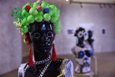 Exposición 'Black of White', de Fernando Mirrrors, en el Condestable de Pamplona.