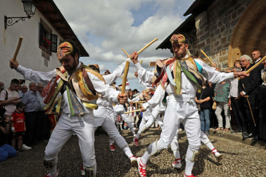 Fotos de los danzantes en Muskilda.