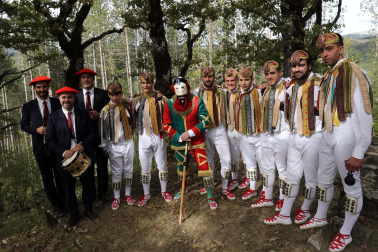Fotos de los danzantes en Muskilda.