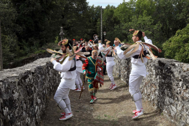 Fotos de los danzantes en Muskilda.