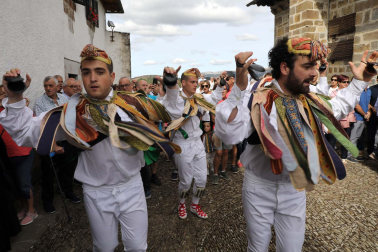 Fotos de los danzantes en Muskilda.