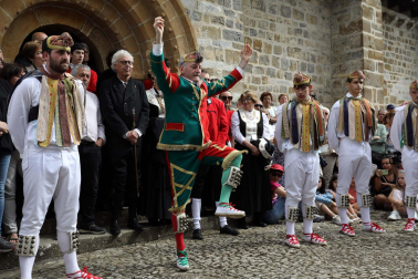 Fotos de los danzantes en Muskilda.