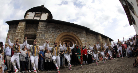 Fotos de los danzantes en Muskilda.