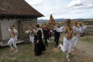 Fotos de los danzantes en Muskilda.