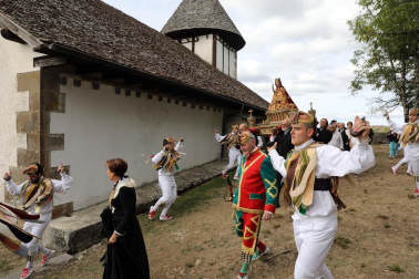 Fotos de los danzantes en Muskilda.