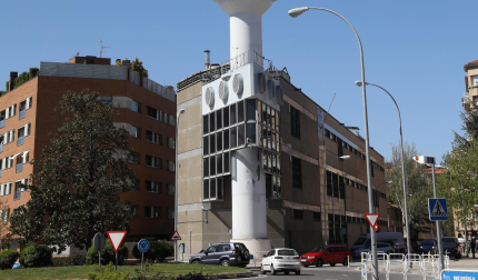 El edificio de Telefónica, al final de la calle Aoiz
