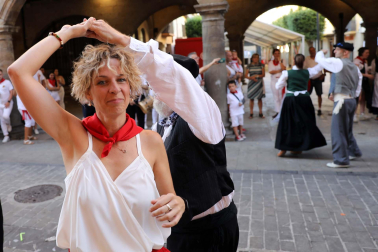 Fotos del festival de danzas de Rocamador de Sangüesa.