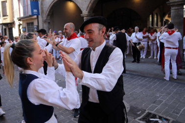 Fotos del festival de danzas de Rocamador de Sangüesa.