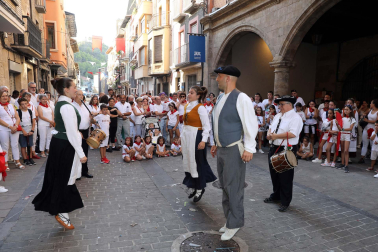 Fotos del festival de danzas de Rocamador de Sangüesa.