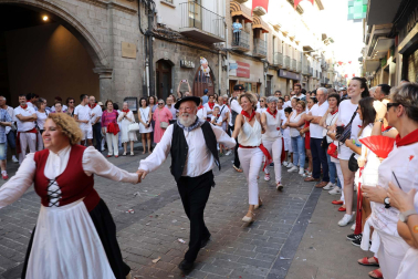 Fotos del festival de danzas de Rocamador de Sangüesa.