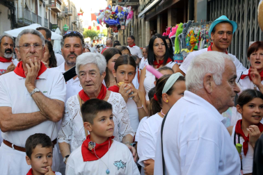 Fotos del festival de danzas de Rocamador de Sangüesa.