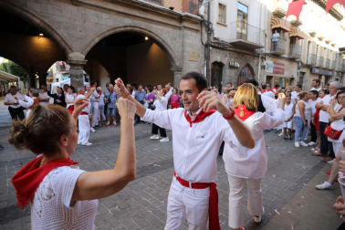 Fotos del festival de danzas de Rocamador de Sangüesa.