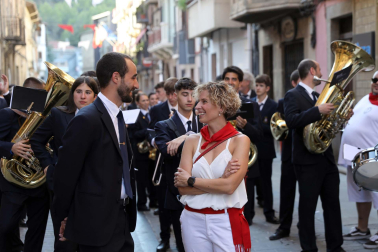 Fotos del festival de danzas de Rocamador de Sangüesa.