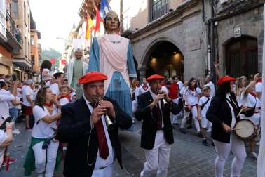 Fotos del festival de danzas de Rocamador de Sangüesa.