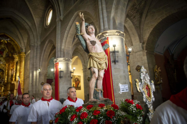Día grande con la procesión a San Sebastián, patrón de Sangüesa, durante sus fiestas