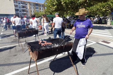 Costillada popular en la Plaza el Ferial durante las fiestas de Huarte