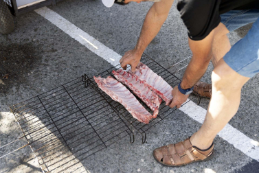 Costillada popular en la Plaza el Ferial durante las fiestas de Huarte