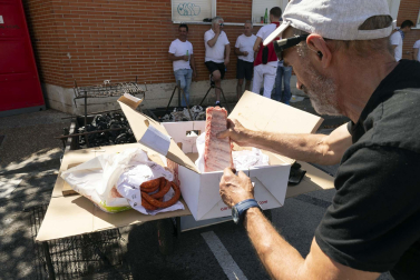 Costillada popular en la Plaza el Ferial durante las fiestas de Huarte