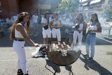 Costillada popular en la Plaza el Ferial durante las fiestas de Huarte