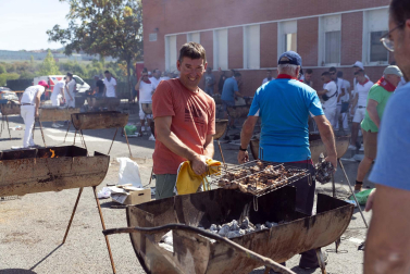 Costillada popular en la Plaza el Ferial durante las fiestas de Huarte