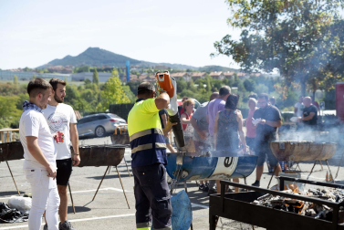 Costillada popular en la Plaza el Ferial durante las fiestas de Huarte