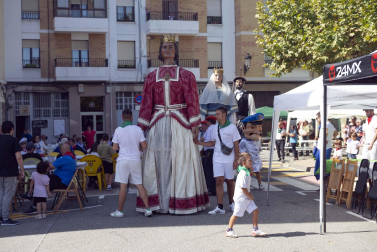 Costillada popular en la Plaza el Ferial durante las fiestas de Huarte