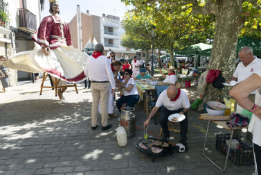Costillada popular en la Plaza el Ferial durante las fiestas de Huarte