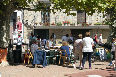 Costillada popular en la Plaza el Ferial durante las fiestas de Huarte