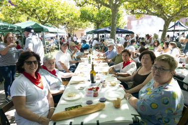 Costillada popular en la Plaza el Ferial durante las fiestas de Huarte