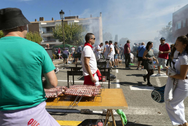 Costillada popular en la Plaza el Ferial durante las fiestas de Huarte